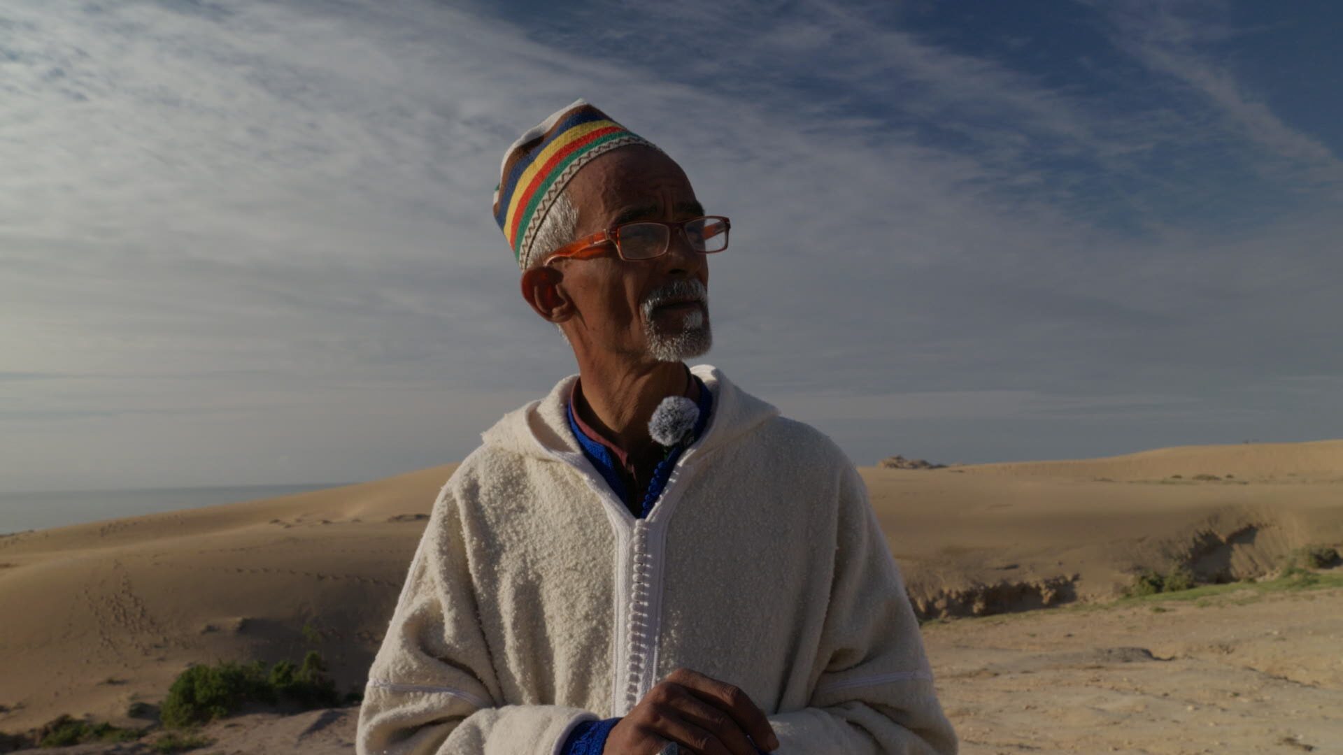 Amazigh elder interviewed in the dunes
